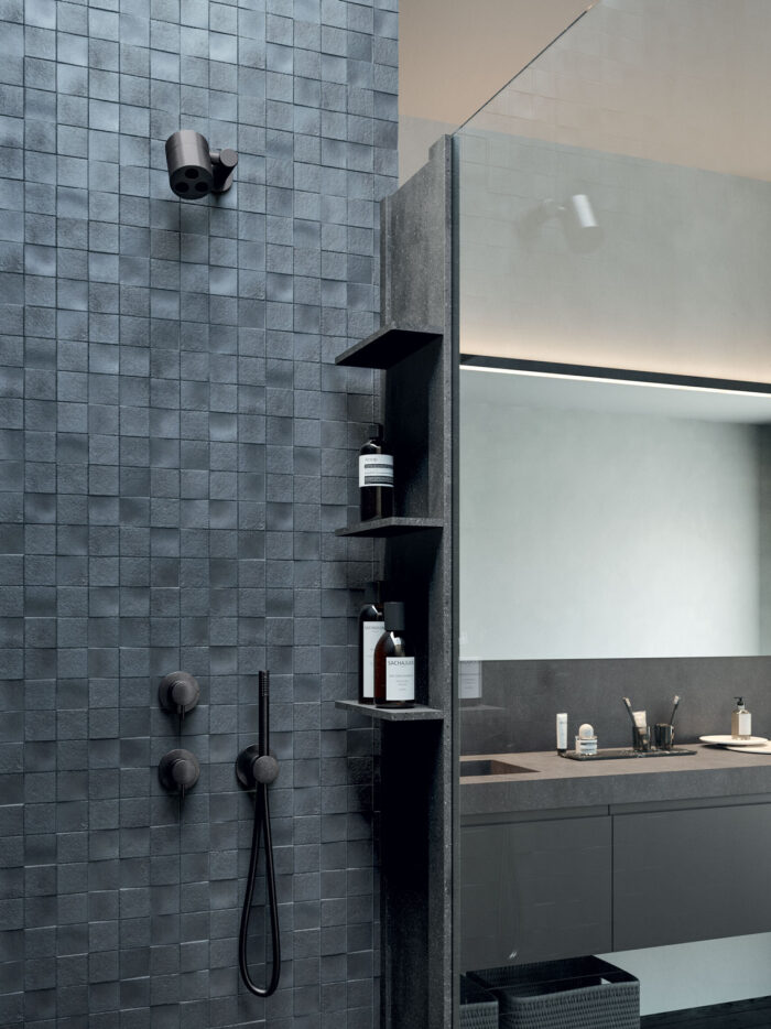 Chiusura doccia ad angolo con parete attrezzata in Corian® REXA Design